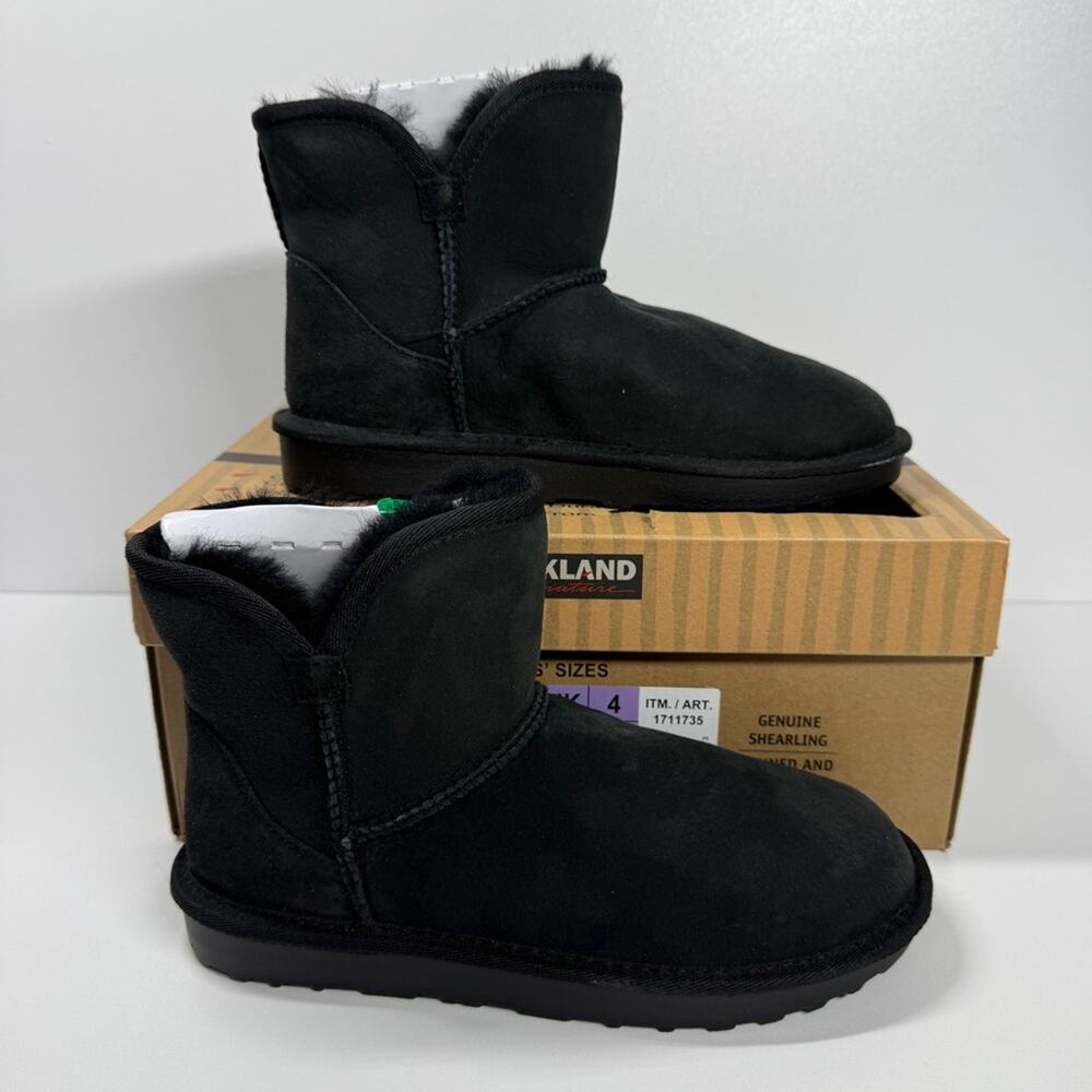 NIB • Kirkland Signature Ladies' Shearling Size: 6